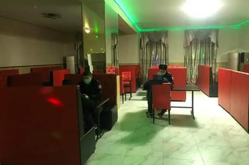 Atyraýda meıramhana men karaoke klýbtary shekteý rejımin birneshe ret buzǵan