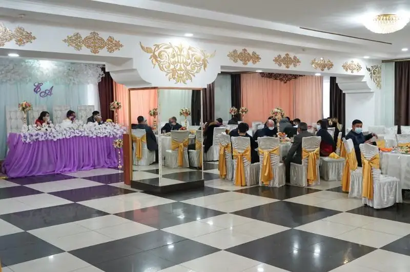 Tekserýshiler toı ótip jatqan meıramhanaǵa eki saǵat kire almaǵan – ShQO