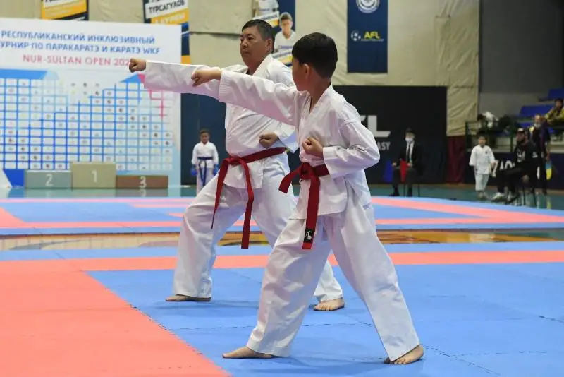 Nur-Sultanda karate jáne para karateden respýblıkalyq ınklıýzıvti týrnır ótti