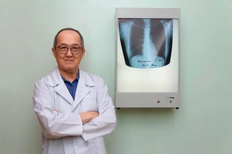 Adamzattyń úmiti koronavırýsqa qarsy vaktsınada – pýlmonolog