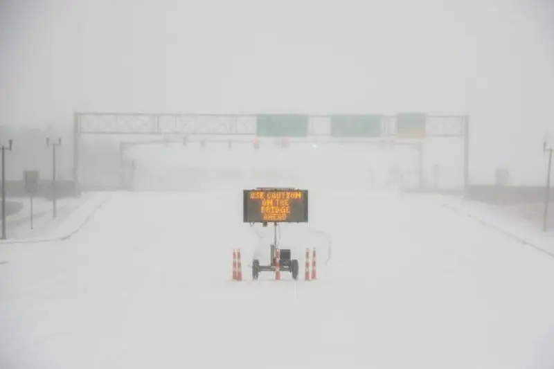 Четверо человек погибли из-за снежных бурь в США