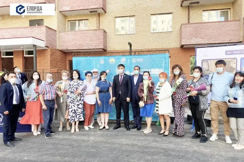 Astanada 11 jylǵa sozylǵan «saqaldy» qurylys aıaqtalyp, 445 úlesker baspanaly boldy