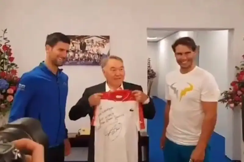 Elbasy Rafael Nadalmen jáne Novak Djokovıchpen kezdesti