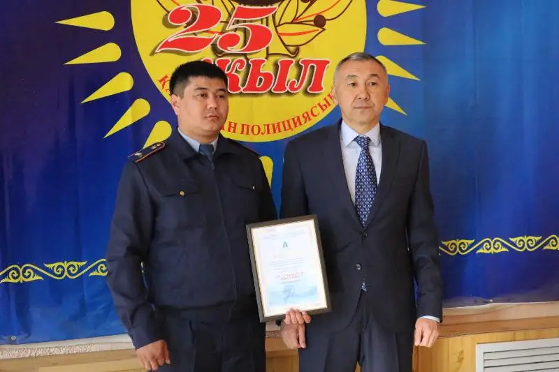 Ақтөбеде пара алудан бас тартқан полицей марапатталды