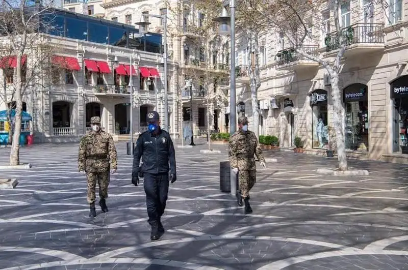 Ázerbaıjanda karantın sharalary kúsheıtiledi