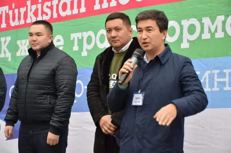 Túrkistanda BAQ ókilderi tabıǵat aıasynda semınar ótkizip jatyr