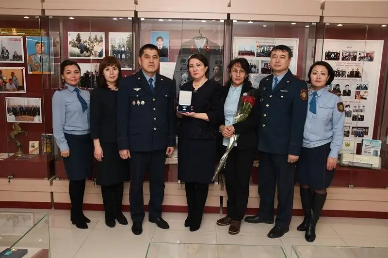 Qyzmet barysynda qaza tapqan polıtseı áıelge «Erligi úshin» medali berildi