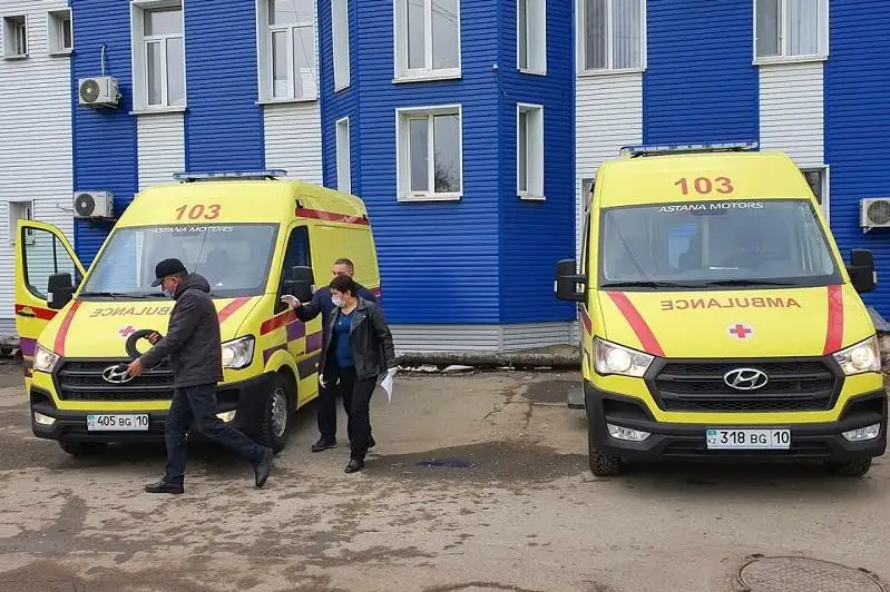 Jitiqara qalasyna zamanaýı medıtsınalyq kólikter jetkizildi