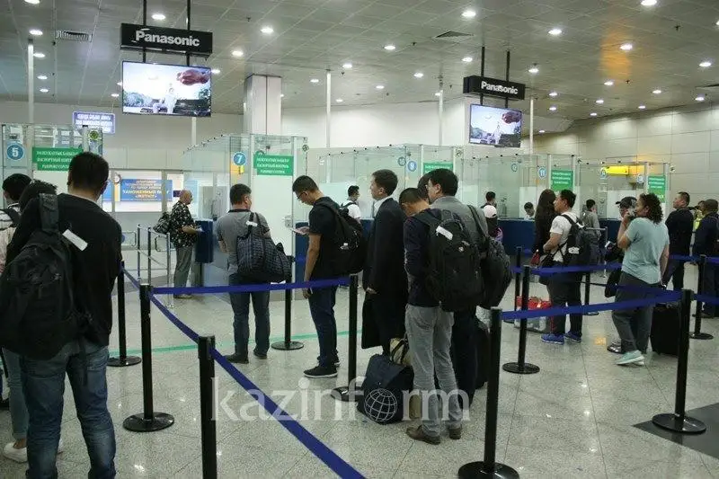 Almaty áýejaıynda eki ırandyq jalǵan tólqujatpen ustaldy