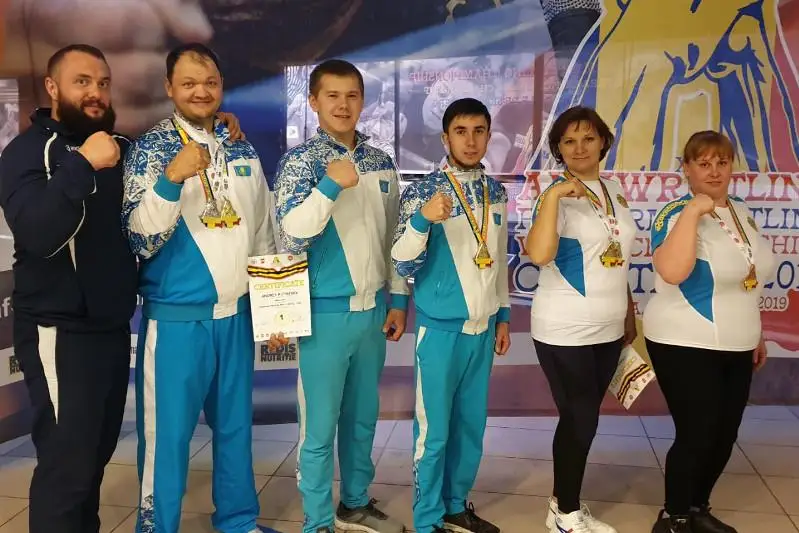 Aqmolalyq armrestlerler Álem chempıonatynda 3 altyn medal ıelendi