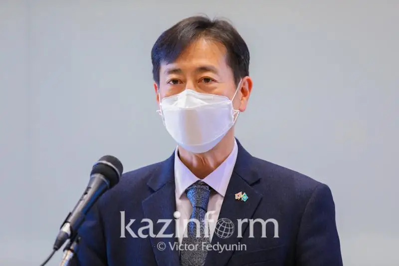 Koreıanyń Qazaqstandaǵy Elshisi: Otbasymen birge vaktsınany alǵashqylardyń biri bolyp aldyq