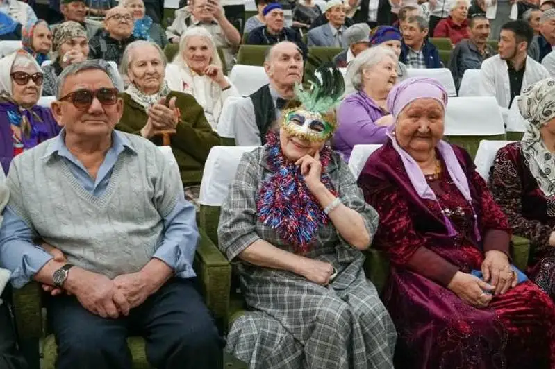 Новогодний праздник для пожилых людей устроили артисты «Казахконцерта»
