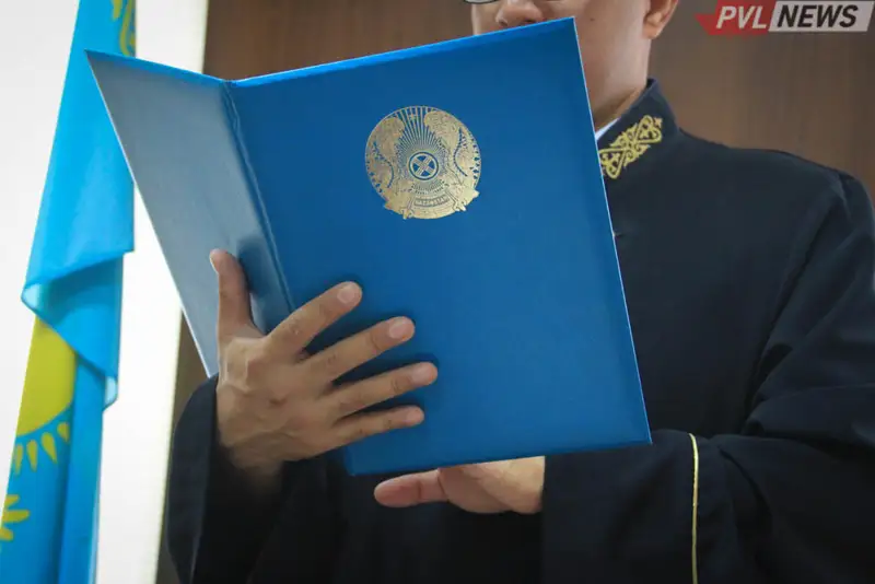 Pavlodar oblysynda 19 jastaǵy muǵalimdi zorlaǵan kúdikti sottaldy