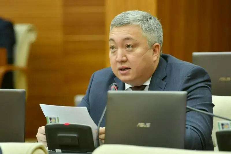 Baspana jaǵdaıyn jaqsartýǵa kedergi normalardy alyp tastaý kerek - Ǵazız Qulahmetov