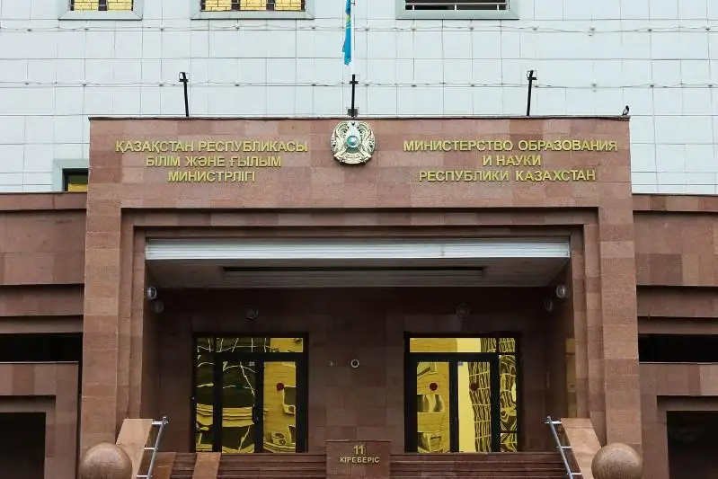 Тараз мектебінде зорланған оқушы қызға қатысты Білім министрлігі түсінік берді
