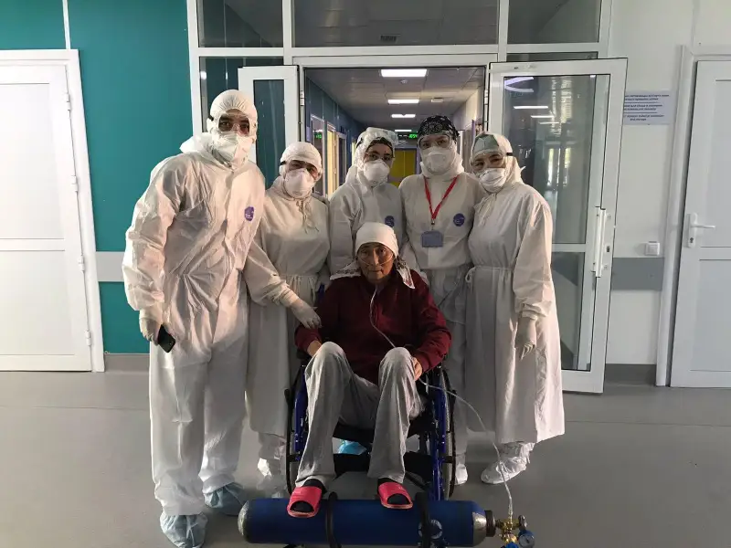 Atyraýda 60 jastaǵy áıel koronavırýstan jazylyp shyqty