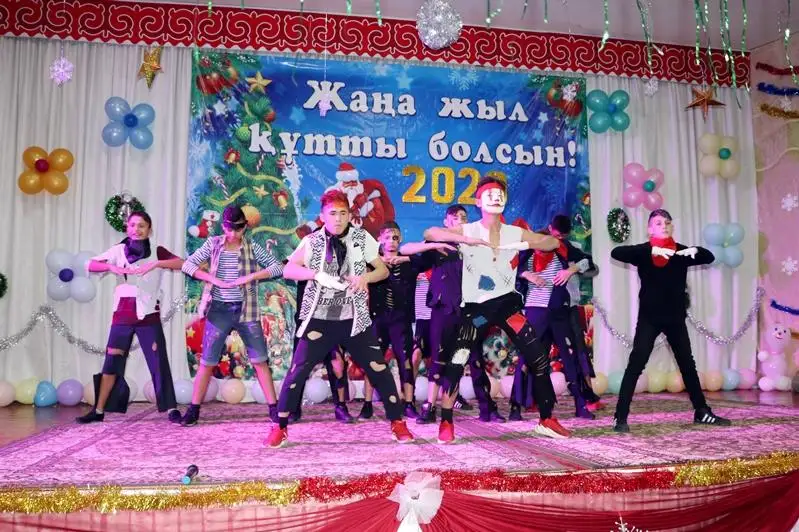 Шымкентские полицейские организовали праздник для воспитанников детского дома