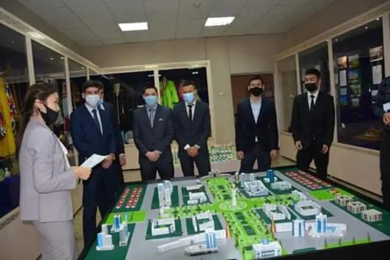 Atyraýda jas polıtseıler Tuńǵysh Prezıdentke arnalǵan ekskýrsııalyq sabaqqa qatysty