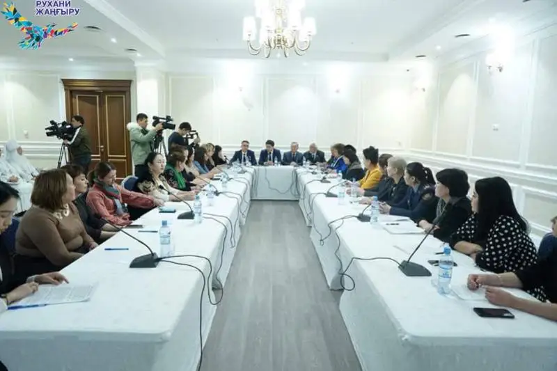 Shymkentte otbasy qundylyǵyn nasıhattaý máselesi talqylandy