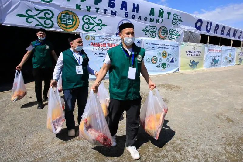 Qurban Aıttyń ekinshi kúni 30 myńnan astam otbasyǵa et taratyldy – QMDB