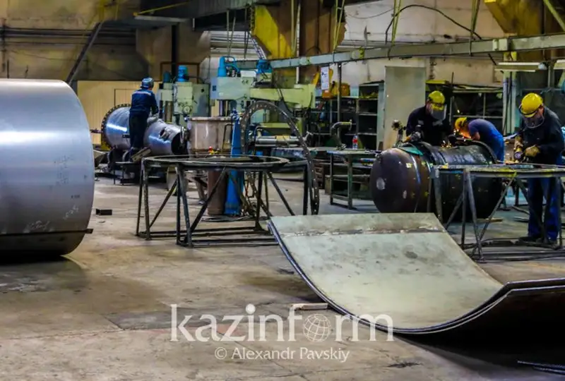 Специальную соцвыплату будут получать казахстанцы, работающие на вредном производстве