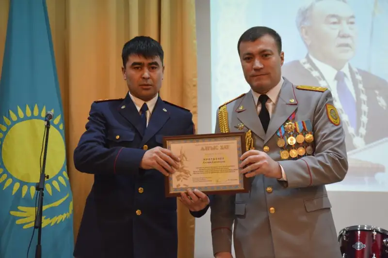 Tuńǵysh Prezıdent kúnine oraı jambyldyq polıtseıler marapattaldy