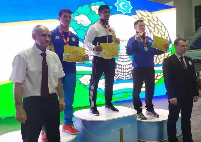 Qaraǵandylyq sportshylar gir kóterý jarysynan segiz medal jeńip aldy