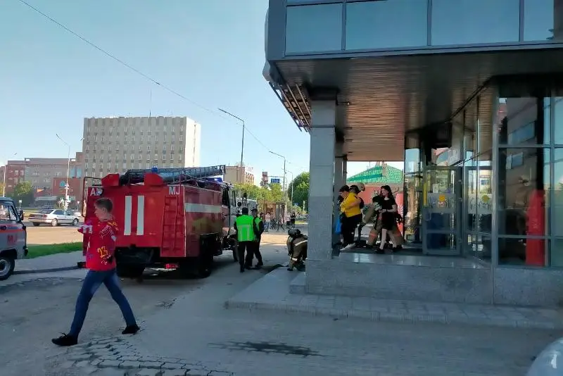 Óskemende tútin basqan dámhanadan 100-den astam adam evakýatsııalandy