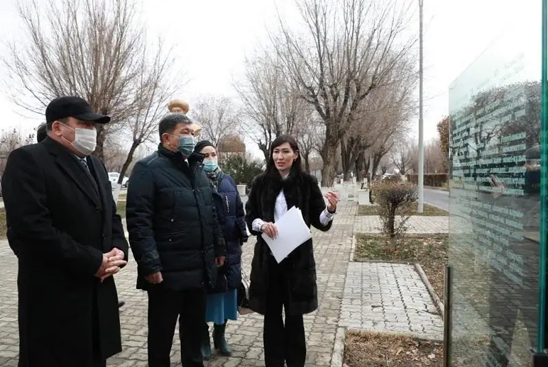 Tuńǵysh Prezıdent kúni: Atyraýda «Memlekettik qyzmetshiler alleıasy» ashyldy
