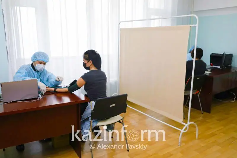 Qyzylordadaǵy ýnıversıtet vaktsına qabyldaǵandarǵa syılyqtar men joldamalar berdi