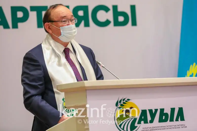 Qandastardyń tarıhı otanyna dúnıe-múlkimen kóship kelýi máselesin sheshýimiz kerek - Bektaev