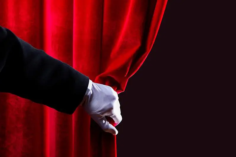 Almaty ákimi teatrdy týrıster úshin qalaı tartymdy etý kerektigin aıtty