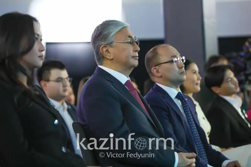 Toqaev jastarǵa: Abaıdyń «Paıda oılama, ar oıla» deıtin ósıetin únemi este ustaý kerek