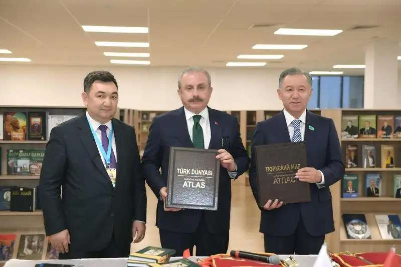 Túrki akademııasy ıÝnýs Emre jyrlarynyń túrikshe-qazaqsha jańa jınaǵyn tanystyrdy