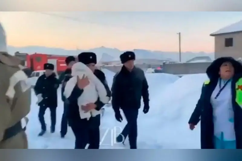 Алматы маңында құлаған ұшақтан құтқарылған сәби туралы видео жарияланды