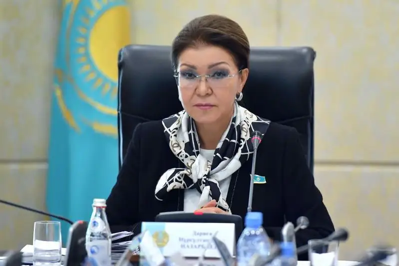 Дариға Назарбаева әуе апатынан қаза тапқандардың отбасыларына көңіл айтты