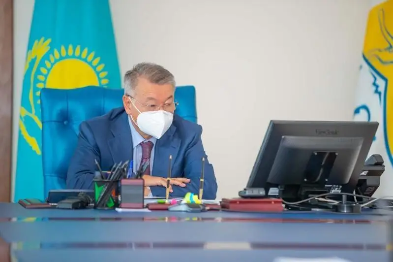 Semeıde tarıhı ǵımaratty buzbaq bolǵan kásipkermen kelissóz júrgizildi