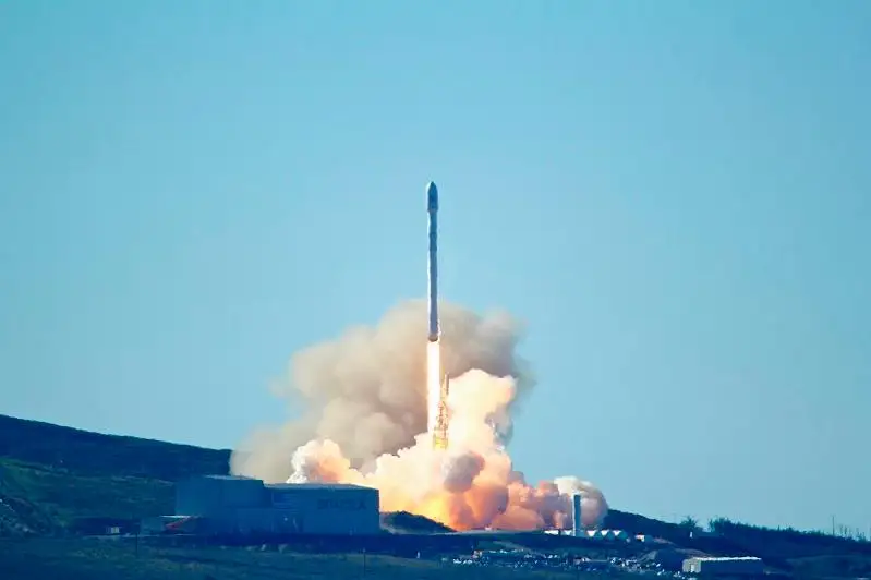 SpaceX navıgatsııalyq jerserigin ushyrýdy 2 sekýnd qalǵanda keıinge qaldyrdy