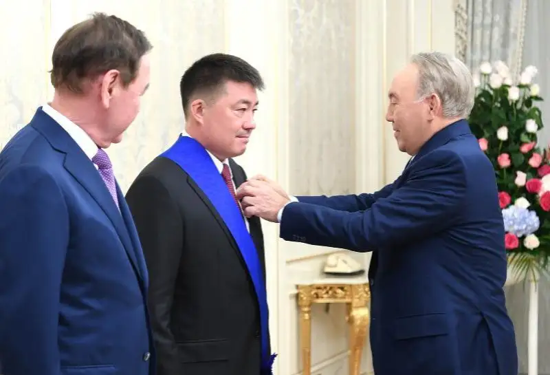Elbasy memlekettik nagradalardy tabys etti