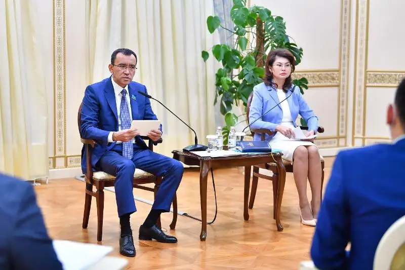 Máýlen Áshimbaev: Ǵylymı kózqaras qalyptastyratyn salalyq jýrnalıstıkany damytý kerek