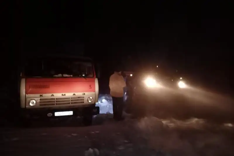 Спасатели ВКО помогли оставшимся на трассе Алматы –​ Усть-Каменогорск