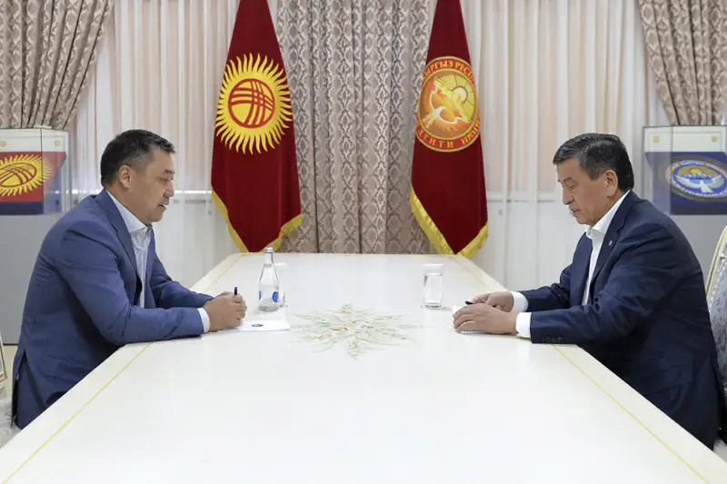 Sooronbaı Jeenbekov el parlamentine úkimetti bekitý týraly qaýlyny qaıtardy