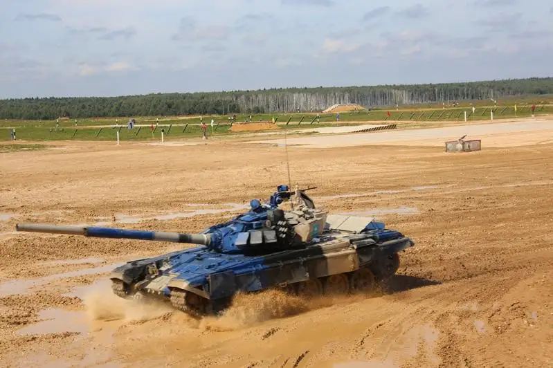 Qazaqstandyq áskerıler tank bıatlonynyń jartylaı fınalyna ótti