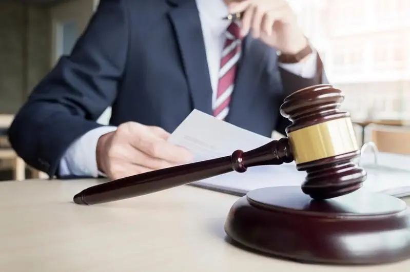 Advokattarǵa sot protsesi boıynsha jeke jáne zańdy tulǵalardyń deregin tekseretin qural usynyldy