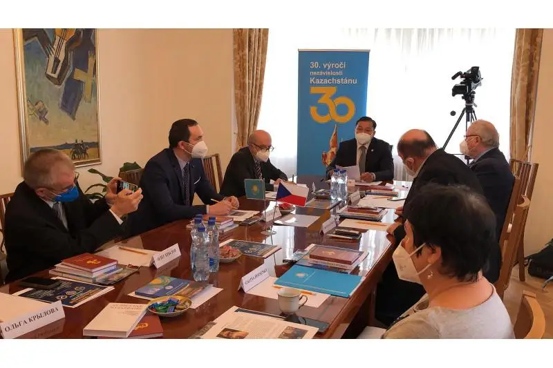Pragada Qazaqstan Táýelsizdiginiń 30 jyldyǵyna oraı onlaın konferentsııa ótti