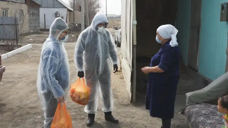 ShQO-da myńǵa jýyq volonter qarttarǵa kómektesýde - Araılym Esimbekova