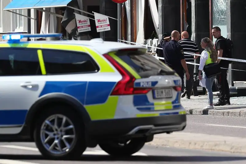 Shvetsııada belgisiz zatpen qarýlanǵan jas jigit 8 adamdy jaraqattady