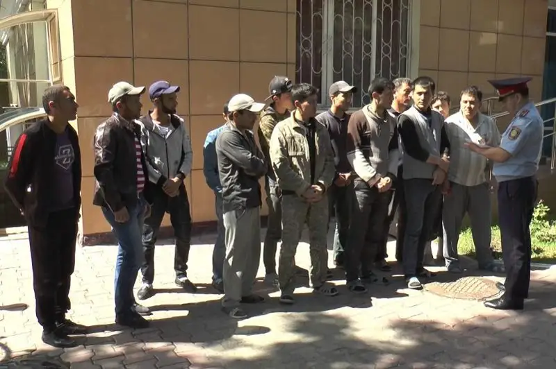 Алматы полициясы елімізде заңсыз жүрген 177 шетелдікті ұстады