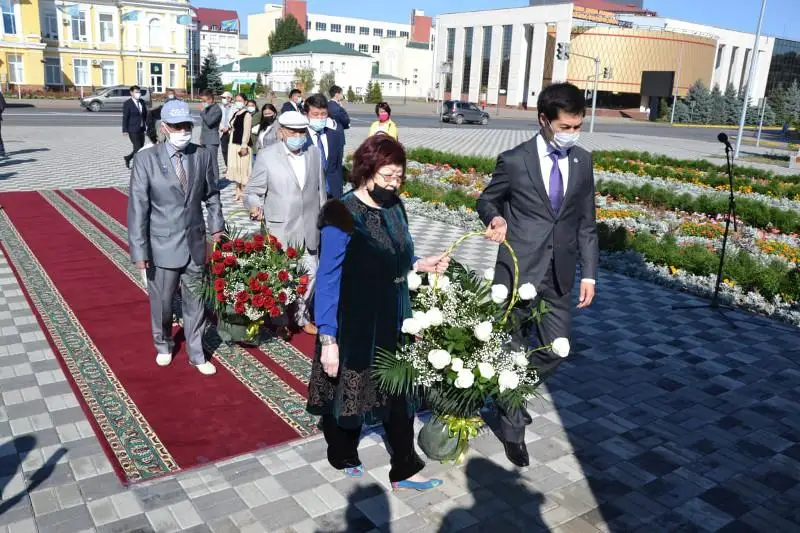 Aq Jaıyqta Abaı kúni toılanyp, óleńderi oqyldy