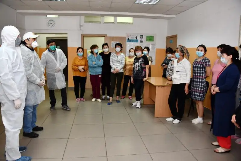 Almaty ákiminiń orynbasary jataqhanada turyp jatqan dárigerlerdiń jaǵdaıymen tanysty
